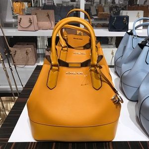 💯🆕Michael Kors Trista Large hand/crossbody bag